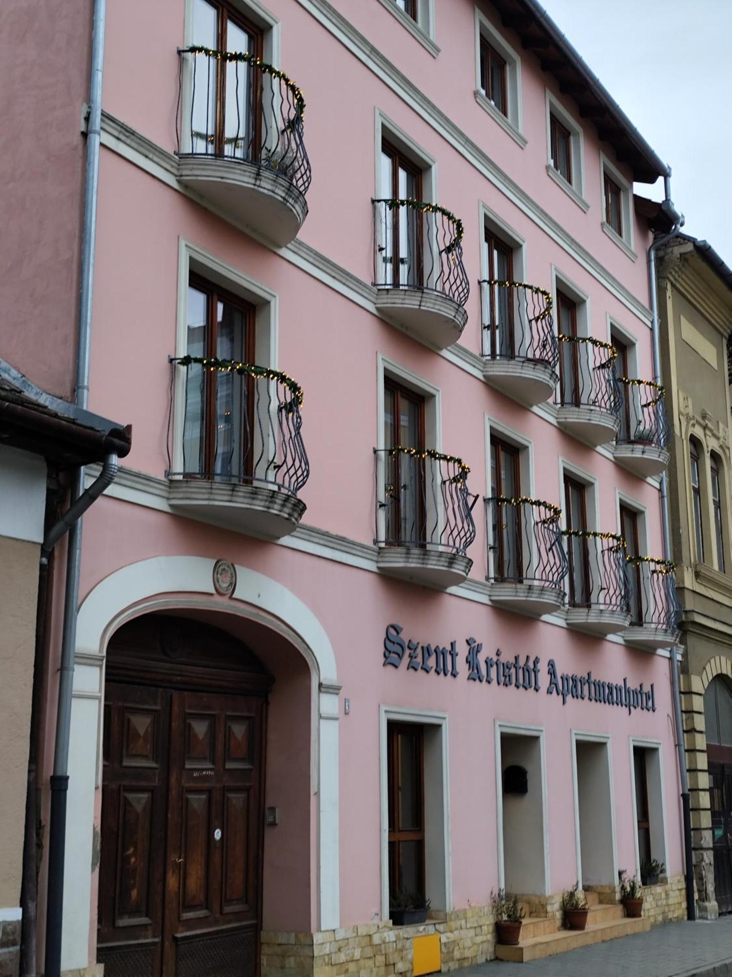 Szent Kristof Apartmanhotel ซาลาแอแกร์แซค ภายนอก รูปภาพ